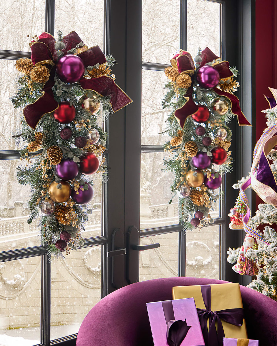 Plum Christmas 30" Door Spray